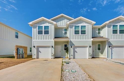 Florida Panhandle House | Nurse-Ready Rental 2 Mi to UWF Campus & Hospital!