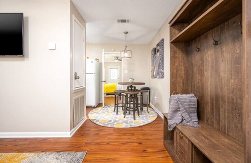 Pineville Apartment | Nurse Ready Wifi Smart TV Kitchen Pets W/D