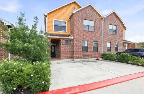 Greater Fondren Southwest House | O22B Southwest Houston 1BR King Bed Pet Friendly Fast WiFi