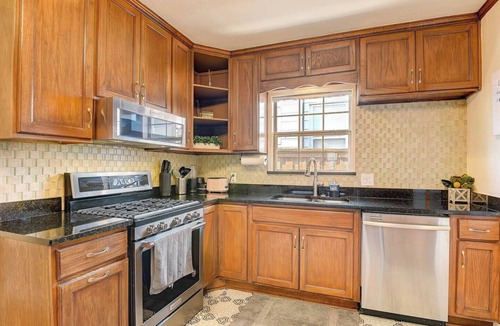 Oak Cliff House | Oak Cliff Oasis I Swim Spa, Sauna, & Gameroom! 10 Min to Bishop Arts District