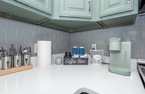 Ocean Springs Cottage | Oak Park Cottage, Newly renovated, great location!