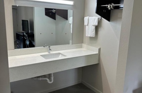 Oakdale Hotel | Oakwood Inn