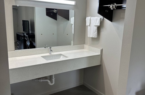 Oakdale Hotel | Oakwood Inn