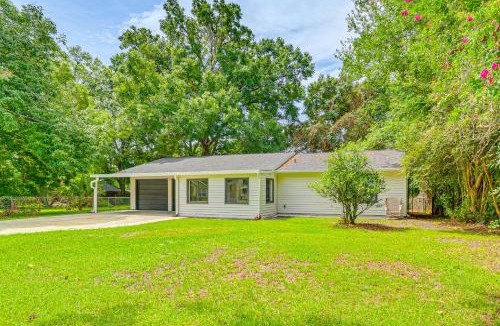 Fellowship House | Ocala Home w/Fenced Yard Near WEC: Dogs Welcome!