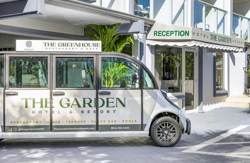 Galt Mile Hotel | Ocean Blvd King Suite in Fort Lauderdale