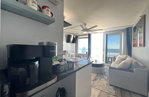 Lenox Park Condo | Ocean Front-Pool-Beach-Fun