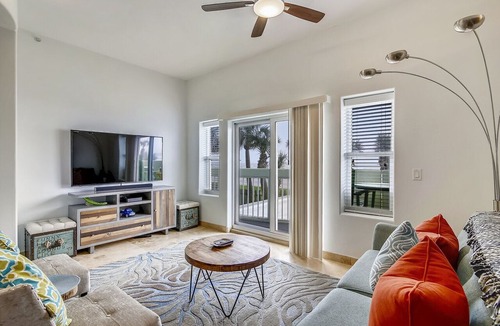 Galveston Condo | Ocean Grove 301-Greta House terrific views from this 3 bedroom 2 bath, sleeps 7!