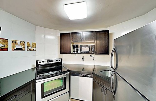 Galt Mile Resort | Ocean Manor Beach Resort – 2 Condos Combo Sleeps 8 Pool, Spa & Beach