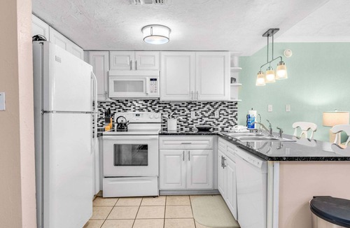 East End House | Ocean Mile B-5, Overlooks Pool, Boardwalk to Beach