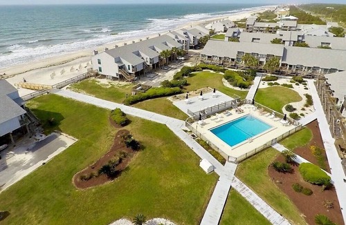 East End Condo | OCEAN MILE E6 IS IMPECCABLY REMODELED AND READY FOR YOUR FAMILY!