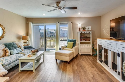 East End Condo | OCEAN MILE E6 IS IMPECCABLY REMODELED AND READY FOR YOUR FAMILY!