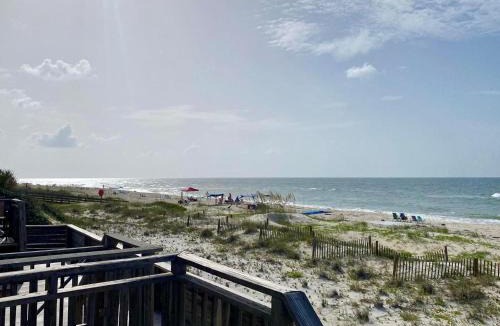 East End House | Ocean Mile F-4-Beachfront-Community Pool