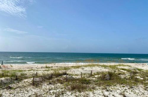 East End House | Ocean Mile F-4-Beachfront-Community Pool