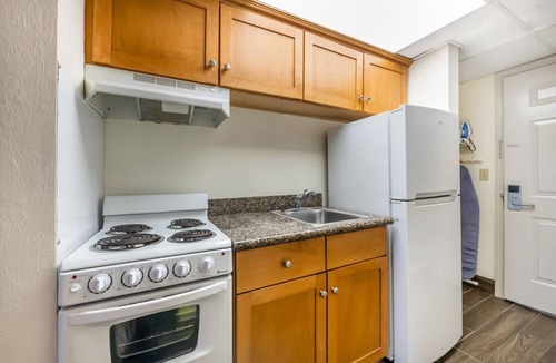 Seabreeze Park Hotel | Ocean View Stay with Pool and Parking Near Daytona Attractions | 3 Units