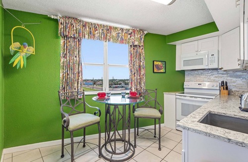 Lenox Park Condo | Oceanfront Balcony Condo w/Pool, Full Kitchen & Sleeps 6 Comfortably
