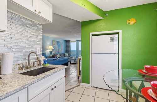 Lenox Park Condo | Oceanfront Balcony Condo w/Pool, Full Kitchen & Sleeps 6 Comfortably