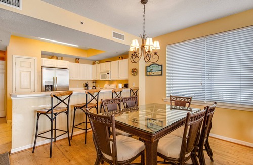Navarre Beach Condo | Oceanfront condo with WiFi, central AC, & shared pool and hot tub - great views