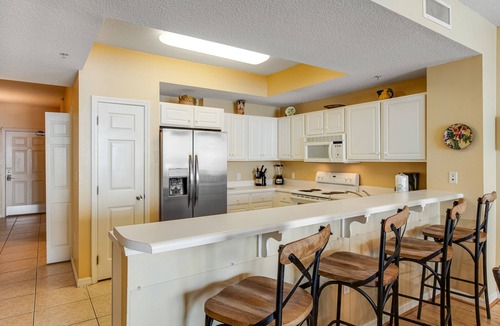Navarre Beach Condo | Oceanfront condo with WiFi, central AC, & shared pool and hot tub - great views