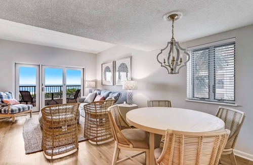 American Beach Apartment | Oceanfront, Poolside efficiency