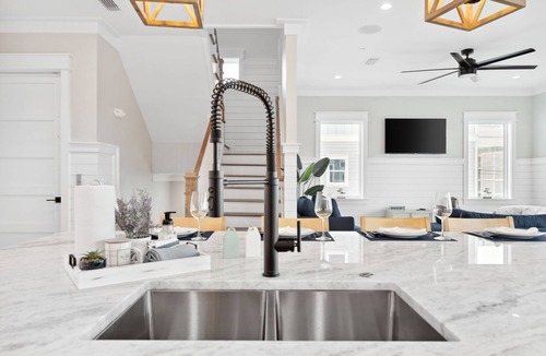 Bid-a-wee Beach House | OceanPearl- Private Heated Pool- 5 min walk to the beach!