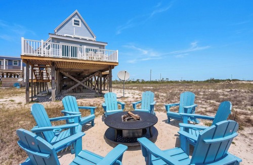 Southpointe House | Oceanview | Coastal Haven | Steps to the Beach | 3BR | Fire Pit | 2 10x10 tents & 8 chairs included