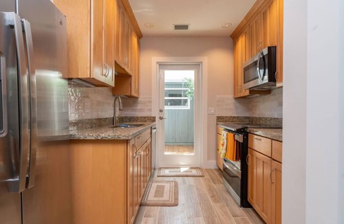 New Town House | OFF THE HOOK - 3 Bedroom/3 Bathroom W/Pool & Parking
