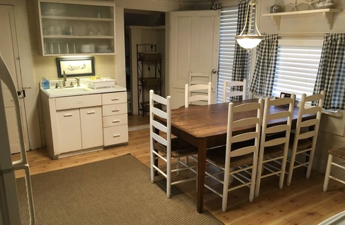 Grayton Beach Cottage | Old Grayton Presence in Quaint Cottage