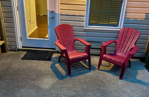Flowood House | Old Hollywood Near Water Sleeps 6 with pool access!