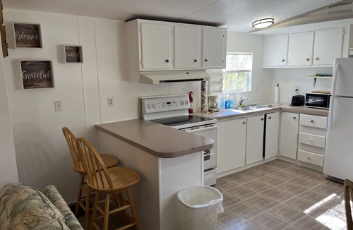 Homosassa House | Old Homosassa Camp 1 w/Canal Boat Dock Included