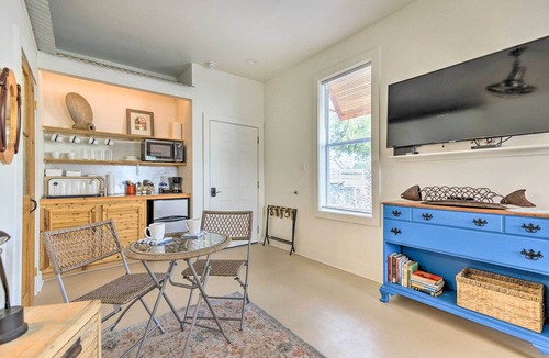Old Town Apartment | Old Town Getaway, Walk to Shopping, Dining & Bay!