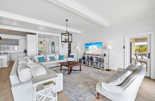 Treasure Beach Village House | OMG By the Sea- 3BR Home in the Plantation- Sleeps 12, Pet Friendly, Beachfront!