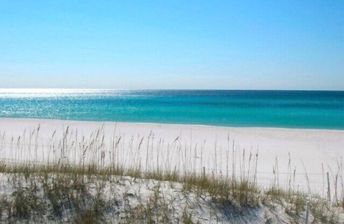 Bahama Beach Condo | ON FRONT BEACH ROAD!! SLEEPS UP TO 10!!