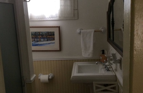 Jefferson House | One bedroom cottage with private bath and kitchen nook