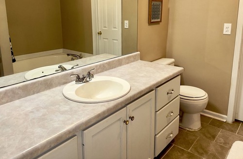 Alabaster House | One Level, 2 bed, 2 bath, walk dist. to hospital