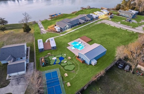 Highlands Apartment | One-of-a-kind tiny home designed for an unforgettable stay by the beautiful San Jacinto River