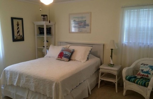 Gulfport Cottage | Only 2 Blocks to Beach on Quiet Street