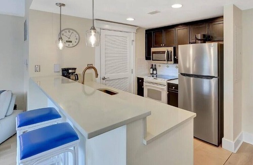 Miramar Beach Condo | Opulent Couples Retreat In Sandestin's Baytowne wharf