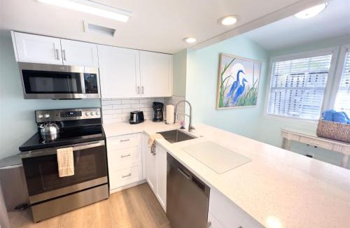 Downtown Apartment | Orange Blossom Suite Conch Republic Cottage
