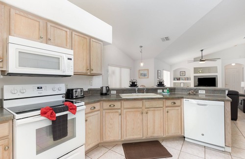 Orange Tree House | Orange Tree Pool Home with spa. Enjoy recreation and relaxation in this inviting community near the best of Orlando's hot spots!