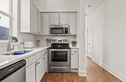 Ocean Springs Cottage | OS OASIS- Cozy 3-Bedroom Cottage with Golf Cart - Minutes from Beach & Downtown