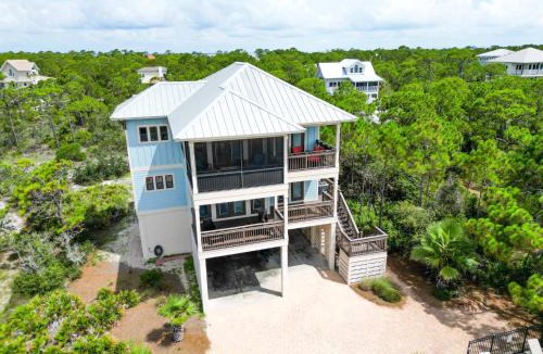 Plantation House | Our Kind of Paradise Pool-Pet Friendly- Sleeps 12
