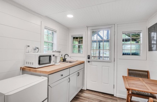 Starkville House | OutBack, Glamping, Screened-In Sunsets