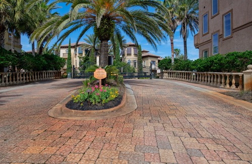 St. Tropez House | Outdoor Dining | 4 Bedroom | Lagoon Pool