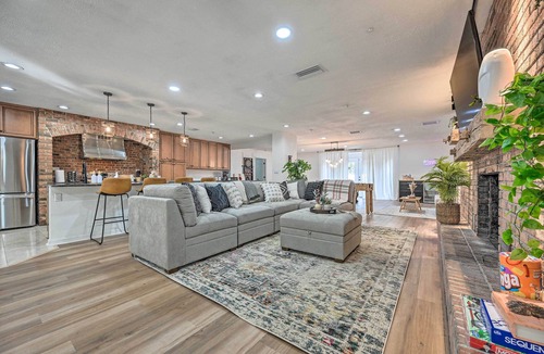Limona Improvement House | Outdoor Oasis! Group Getaway w/Pool in Brandon