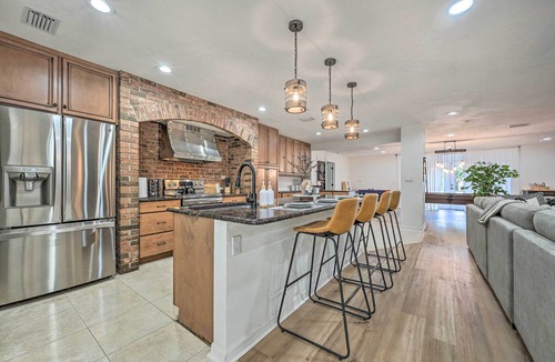 Limona Improvement House | Outdoor Oasis! Group Getaway w/Pool in Brandon