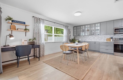 Dunedin House | Outdoor Oasis+ Heated Pool+Backyard Putting Green+Designer Style+Dunedin