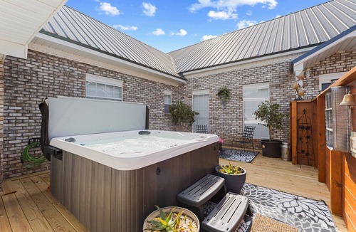 Chipley House | Outdoorsmen Retreat: Indoor pool, Spa, fire pits, Bed& Breakfast, Peaceful