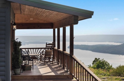 Section Cabin | Overlook Sleeps 9 :)