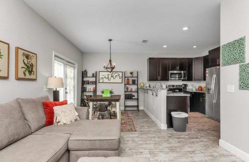 Wright House | Owl's Nest - Cozy Townhome Close to Beaches, Attractions & More!