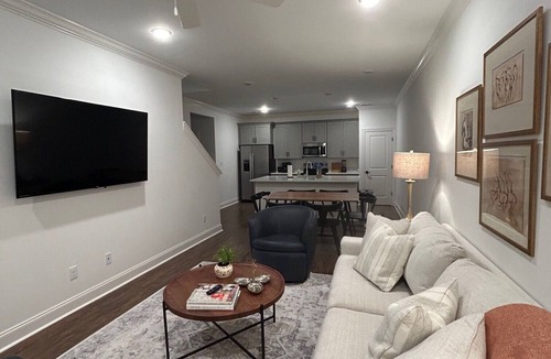 Oxford Condo | Oxford Townhome, 3 Master Suites, Minutes to Campus & Square!